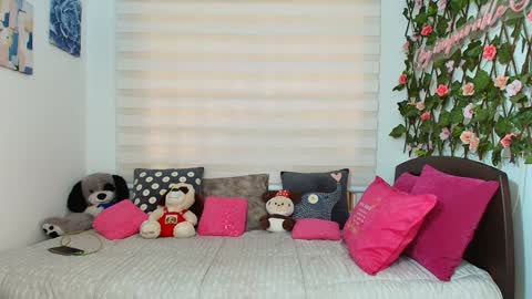 laura  online show from February 3, 5:50 pm