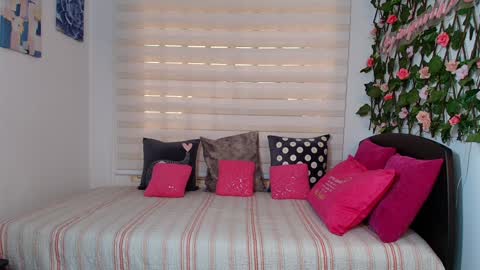 laura  online show from February 16, 3:23 pm