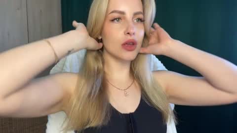 Anita online show from May 18, 1:04 am