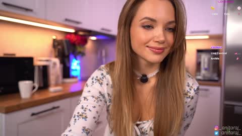 Im Anita thumb up me please its important online show from November 21, 7:05 pm