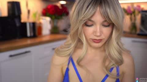 Im Anita thumb up me please its important online show from March 13, 6:53 pm