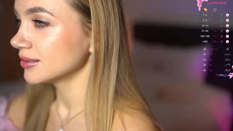 Im Anita thumb up me please its important online show from March 11, 9:15 pm