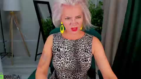 Luna Lady online show from June 10, 9:41 am