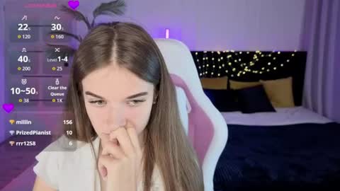 ann_woood online show from July 28, 7:39 pm