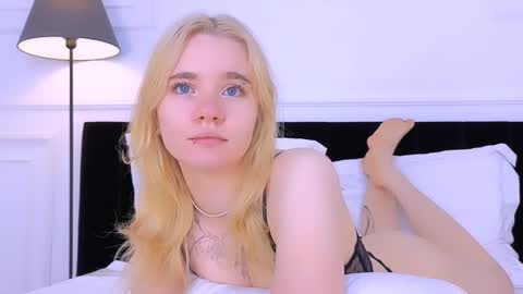 AnnaBelle online show from October 27, 5:25 am