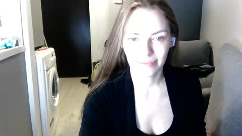 annadiamond1 online show from August 3, 8:25 pm