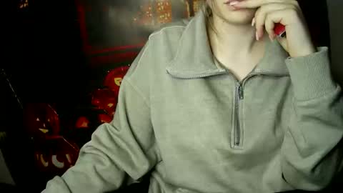 Snapshot of annbelll chatting on October 19, 10:06 am Bella online show from October 19, 10:06 am