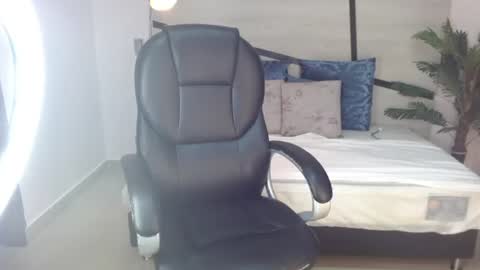 anne_blake online show from June 23, 2:53 am