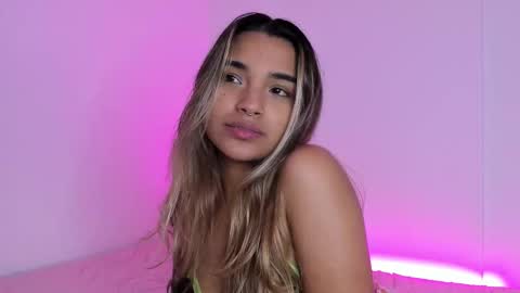 Snapshot of annebull_ chatting on September 25, 10:58 am Anne online show from September 25, 10:58 am