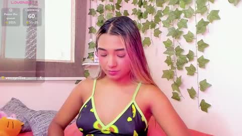 Snapshot of annebull_ chatting on March 5, 9:17 pm Anne online show from March 5, 9:17 pm
