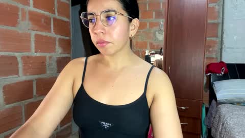 Snapshot of anngela01 chatting on October 3, 4:06 am anngela online show from October 3, 4:06 am