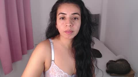Snapshot of anngela01 chatting on October 17, 1:20 am anngela online show from October 17, 1:20 am