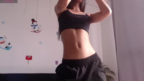 Snapshot of anni_wine___ chatting on December 6, 7:33 pm ANNI online show from December 6, 7:33 pm