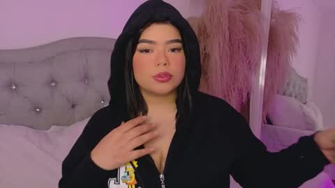 annie_20_ online show from May 11, 12:40 pm