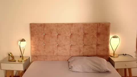 Annie Bonnie   online show from March 17, 11:36 am