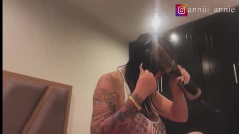 JEANNE no olvides seguirme dont forget follow me  uu online show from October 8, 8:46 pm