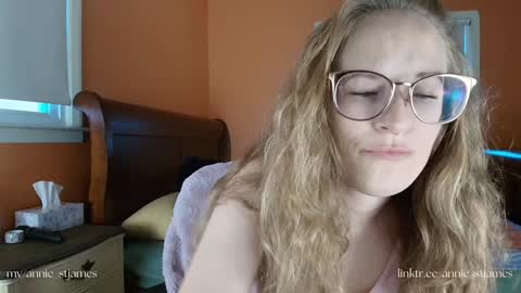 Snapshot of annie_stjames chatting on December 17, 8:54 pm Annie St. James online show from December 17, 8:54 pm