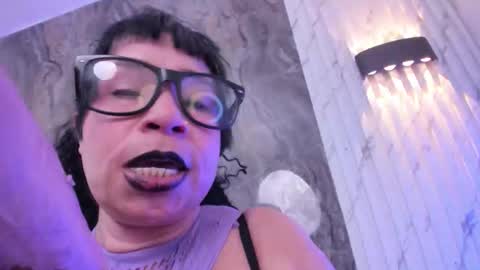 annie_wigg_ online show from November 7, 3:45 am