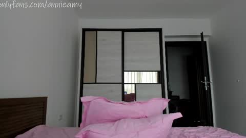 Annie online show from July 9, 2:52 pm