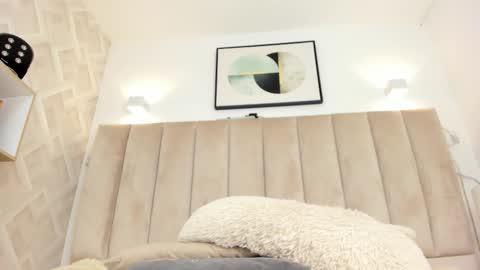 Annie Queen online show from February 27, 3:50 am