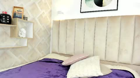 Annie Queen online show from June 16, 3:29 am