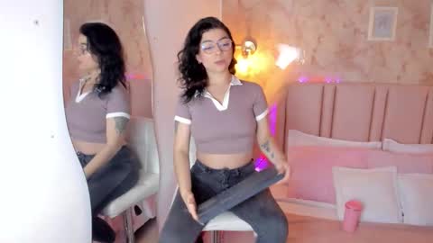 Snapshot of anntonella_watson chatting on September 23, 12:25 pm ANTON online show from September 23, 12:25 pm