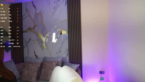 Snapshot of annybuny chatting on October 20, 11:35 am Ana online show from October 20, 11:35 am