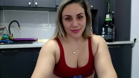 Snapshot of annyloveyou chatting on February 23, 9:11 pm Annyfit4you online show from February 23, 9:11 pm