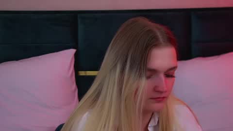 annyraii online show from March 8, 2:04 am