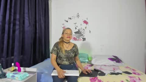 Snapshot of anthonela_mature_ chatting on March 4, 5:45 pm anthonela_mature_ online show from March 4, 5:45 pm