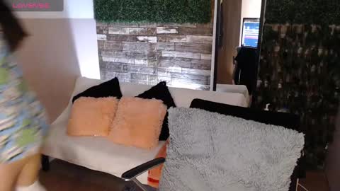 Snapshot of antolyh_c chatting on February 19, 1:28 pm antolyh_c online show from February 19, 1:28 pm