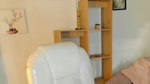 Snapshot of antoneella__ chatting on September 13, 12:02 pm Antonella online show from September 13, 12:02 pm