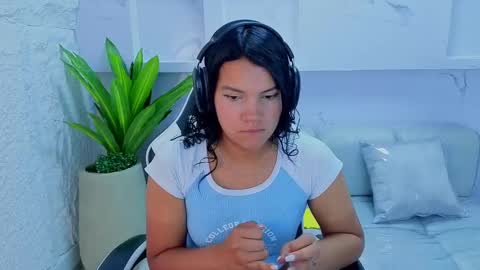 Snapshot of antonela_tp chatting on September 24, 1:21 pm Antonela online show from September 24, 1:21 pm
