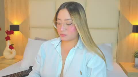 A N T O N E L L A  online show from July 14, 12:32 pm