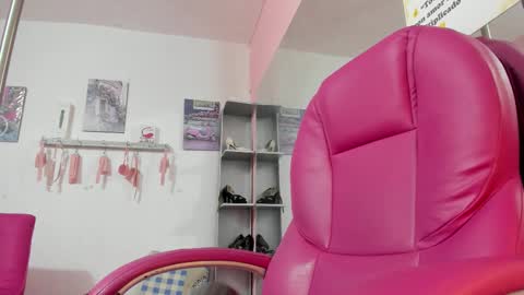Snapshot of antonellakling_ chatting on September 29, 12:54 pm ANTONELLA online show from September 29, 12:54 pm