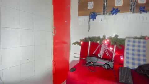 Snapshot of antonellakling_ chatting on December 29, 7:28 am ANTONELLA online show from December 29, 7:28 am