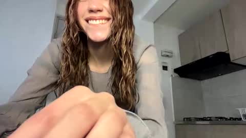 Snapshot of antonellarossii_ chatting on December 24, 2:22 pm Antonella  online show from December 24, 2:22 pm