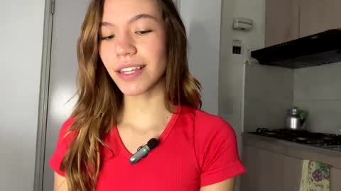 Snapshot of antonellarossii_ chatting on February 6, 1:43 pm Antonella  online show from February 6, 1:43 pm