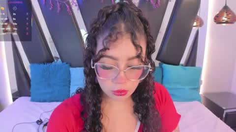 A N T O N E L L E  online show from June 11, 11:29 am