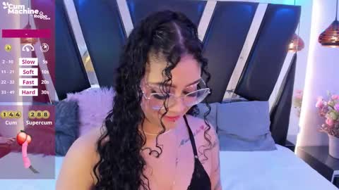 Snapshot of antonellepiercee chatting on October 14, 10:51 am A N T O N E L L E online show from October 14, 10:51 am