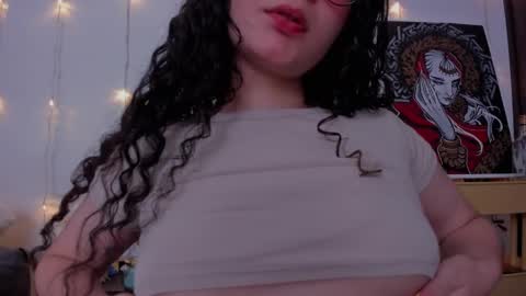 Snapshot of antoniart_ chatting on March 1, 1:22 am Antonia online show from March 1, 1:22 am