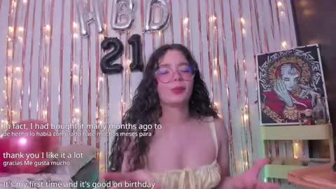 Snapshot of antoniart_ chatting on December 16, 3:08 am Antonia online show from December 16, 3:08 am