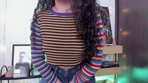 Snapshot of antoniart_ chatting on October 6, 2:28 am Antonia online show from October 6, 2:28 am
