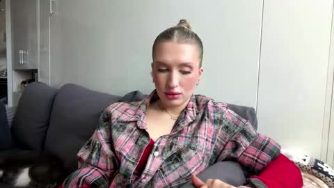 Emma Emmy online show from March 17, 8:18 am