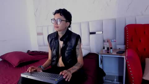 antony_d_ossa online show from May 8, 9:16 pm
