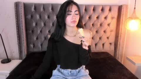 anya_belth online show from July 7, 7:05 pm