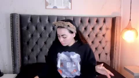 anya_belth online show from June 21, 12:42 pm