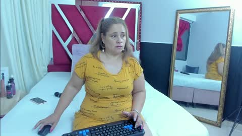 Snapshot of anyelamature chatting on January 15, 3:33 am Anyela online show from January 15, 3:33 am