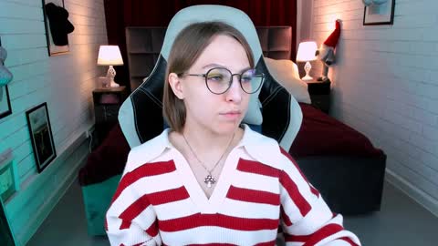 Snapshot of aphexqueen chatting on December 2, 1:12 pm APHEX QUEEN online show from December 2, 1:12 pm