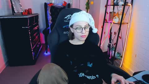 Snapshot of aphexqueen chatting on December 25, 3:06 pm APHEX QUEEN online show from December 25, 3:06 pm